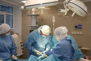 Омские врачи лечат переломы без гипса